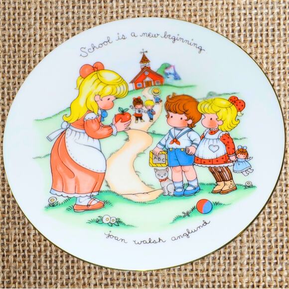1986 Avon “School Is a New Beginning” Plate by Joan Walsh Anglund, 22K Gold Trim - Picture 4 of 6
